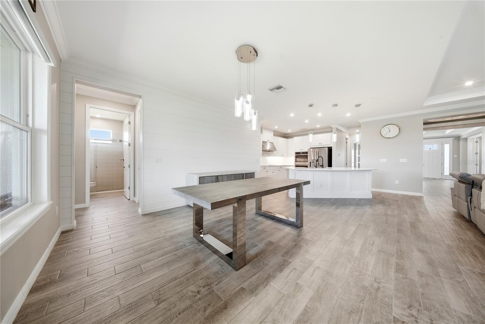 EAT IN BREAKFAST AREA