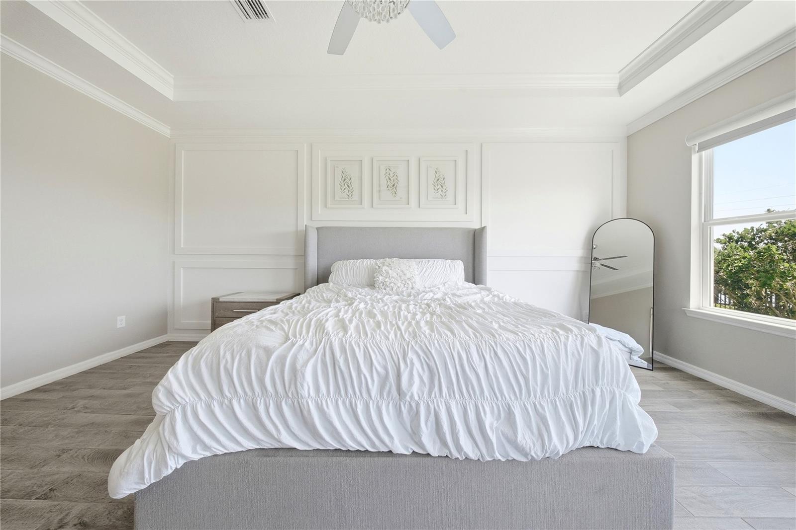 PRIMARY SUITE WITH ACCENT WALL