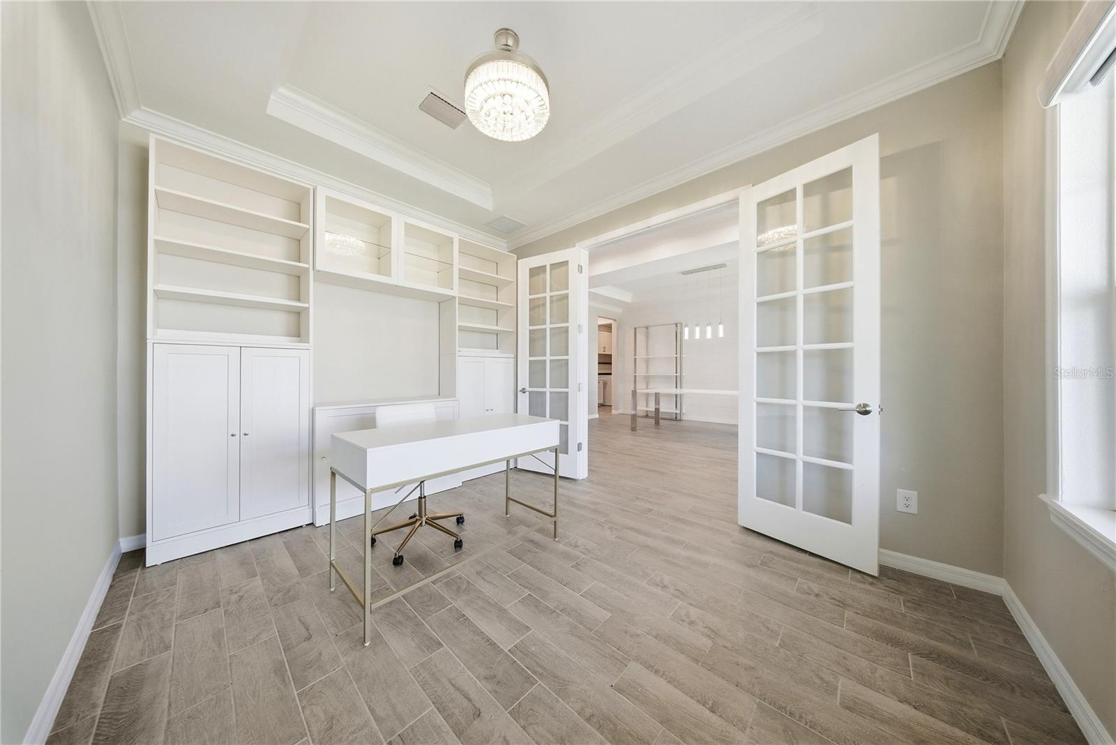 OFFICE SPACE WITH FRENCH DOORS FOR PRIVACY