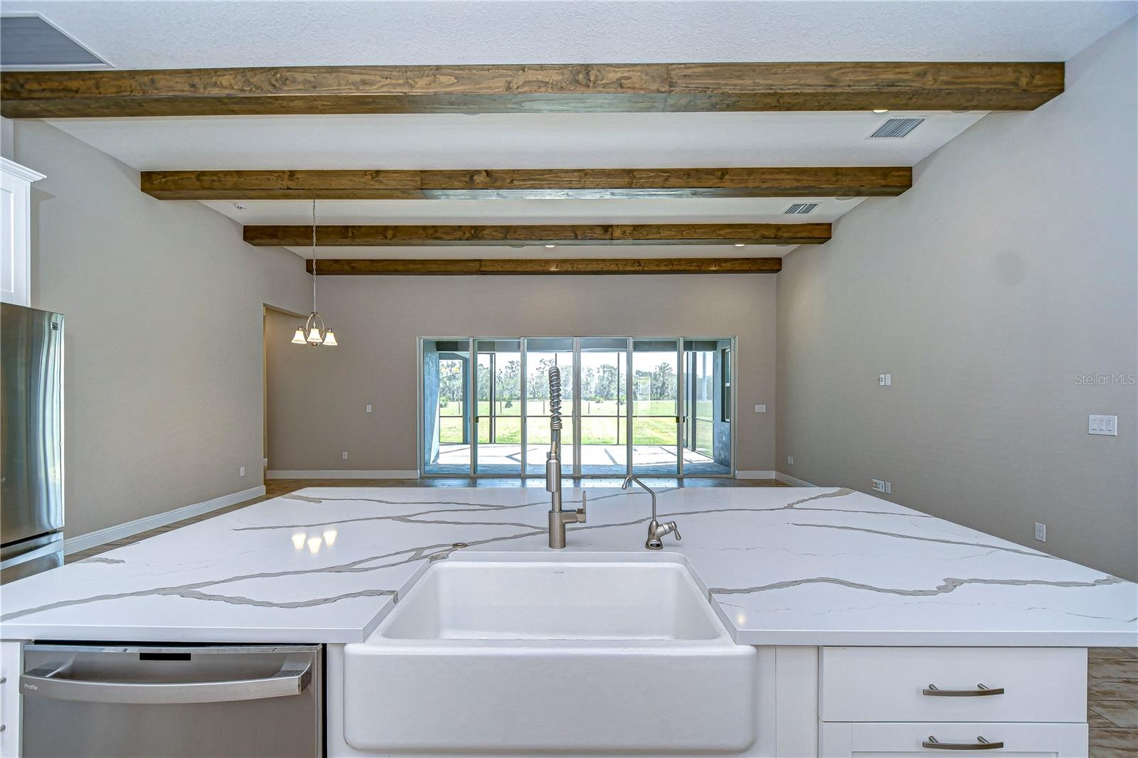 Open-Concept Kitchen – Seamlessly Connected to Great Room