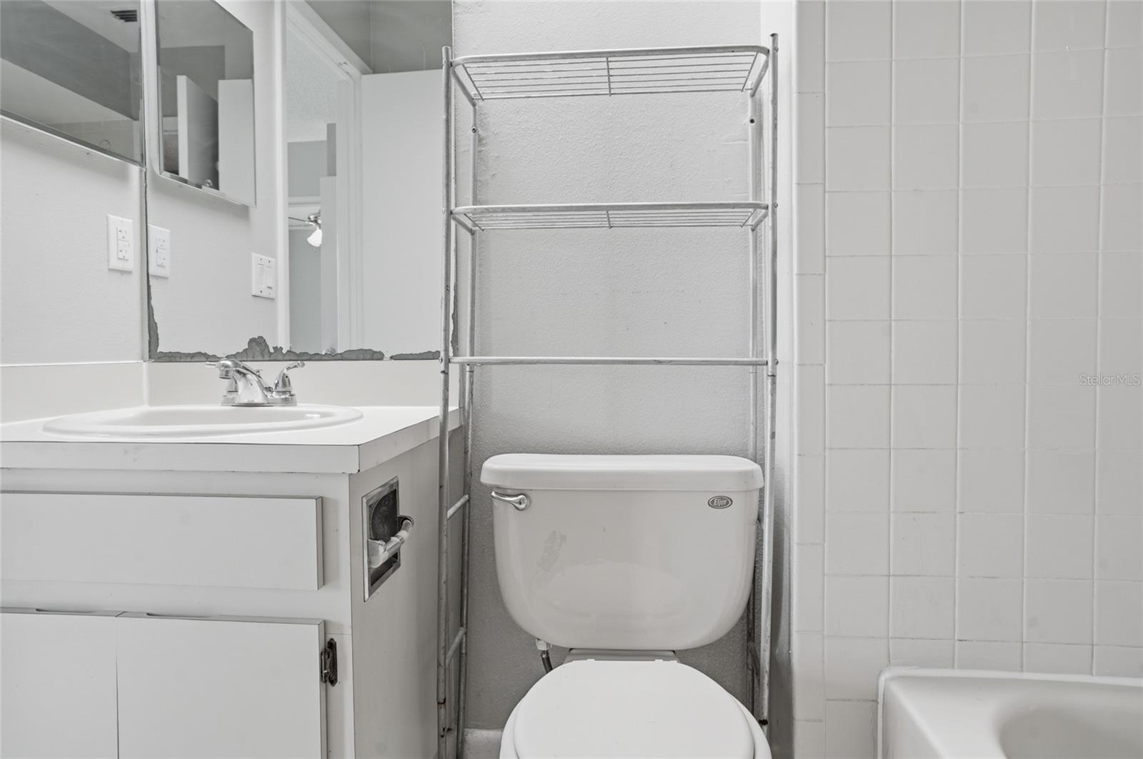 upstairs full bathroom