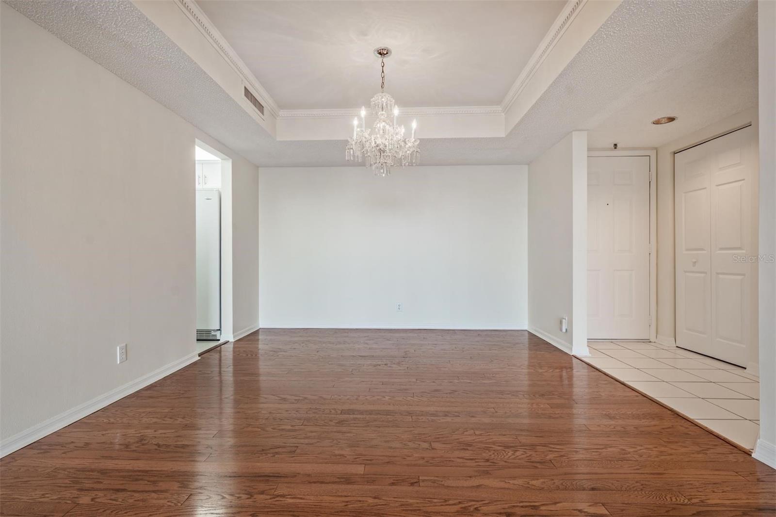 Large living space allows plenty of room for full size dining & living furniture