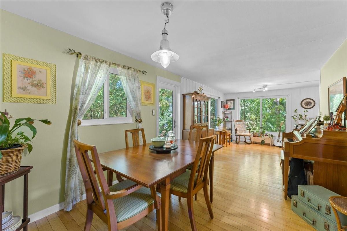 Dining area toward Florida room
