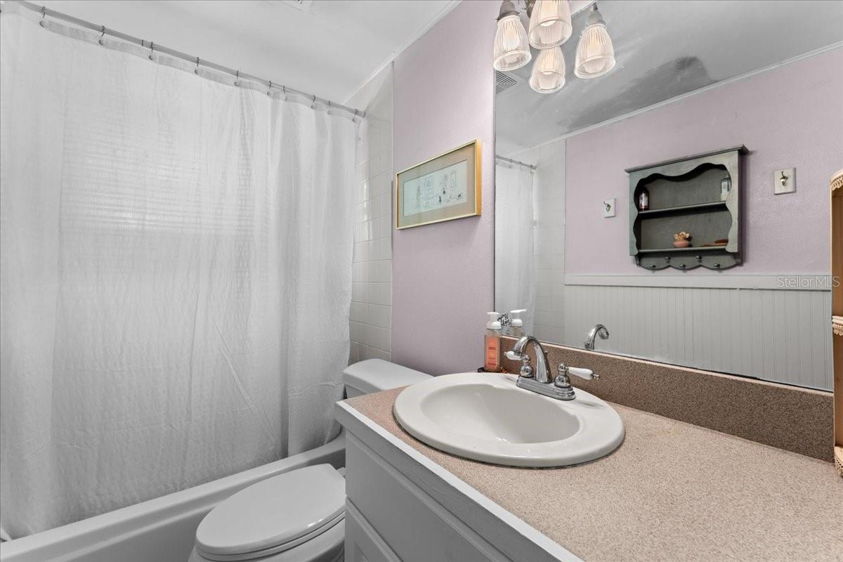 Bathroom with tub/shower