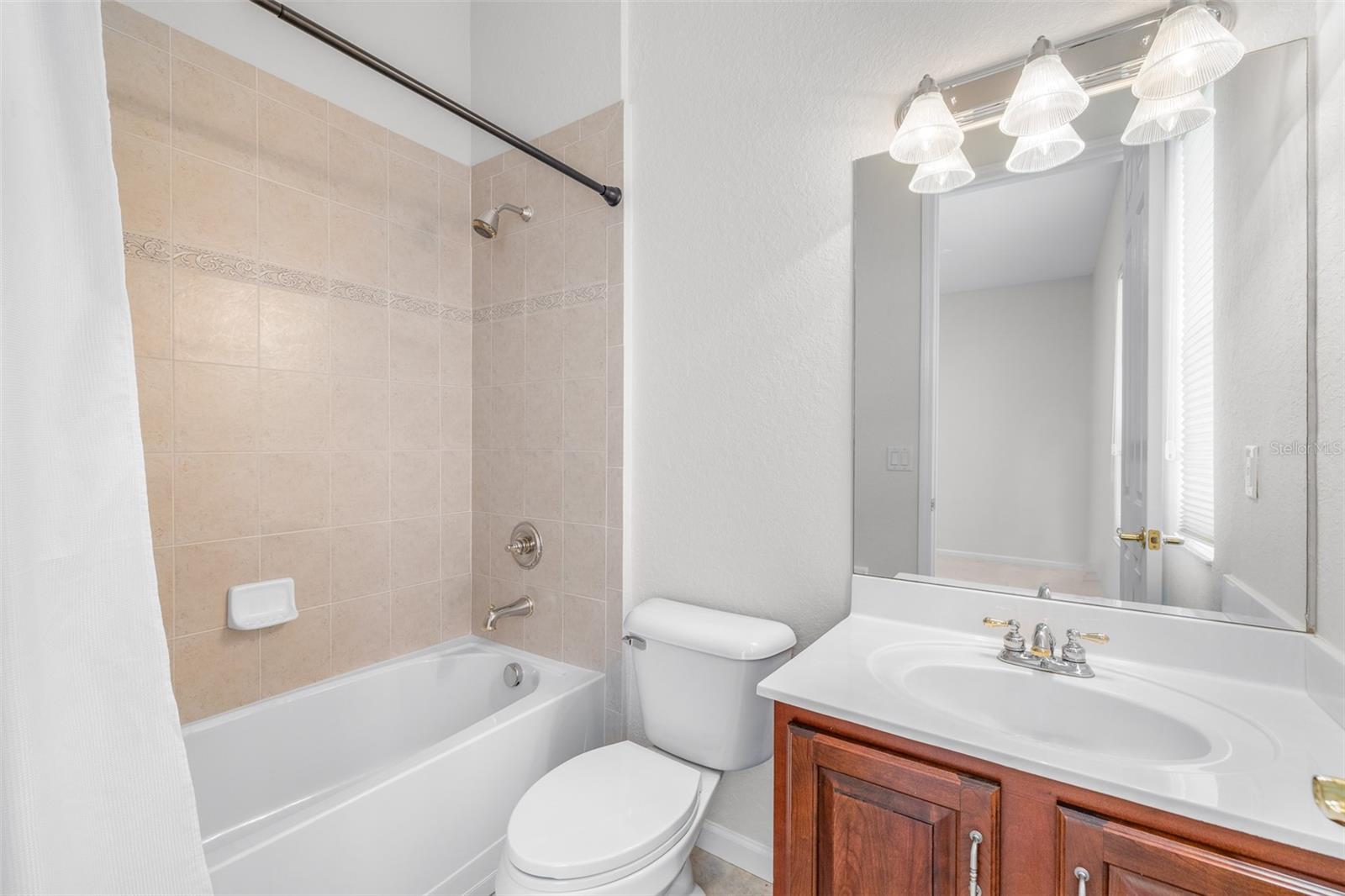 En-suite secondary bathroom