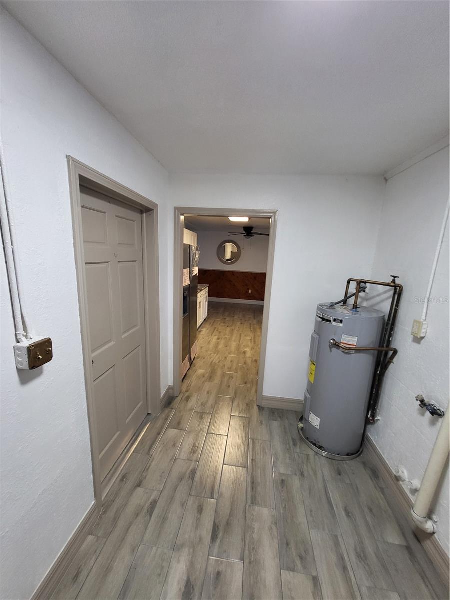 Laundry toward dining