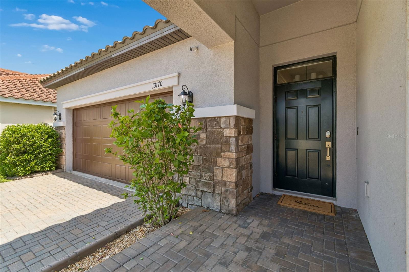 Impressive modern-mediterranean facade