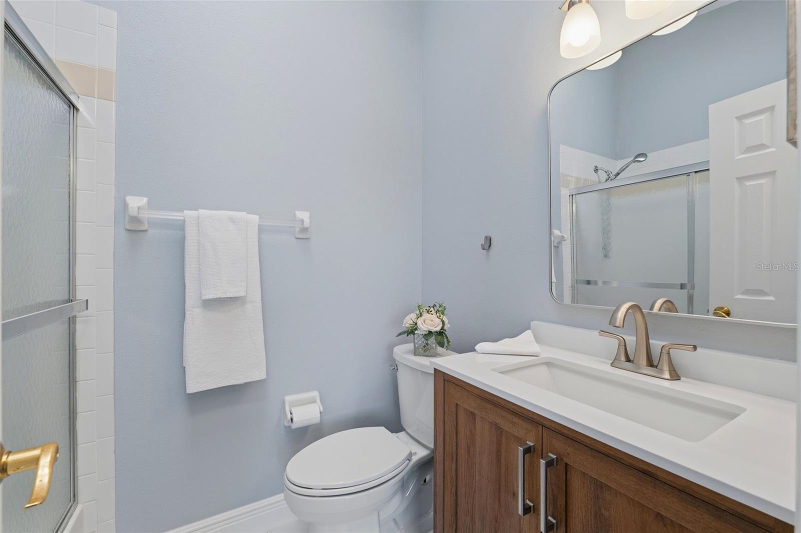 3rd floor guest bathroom