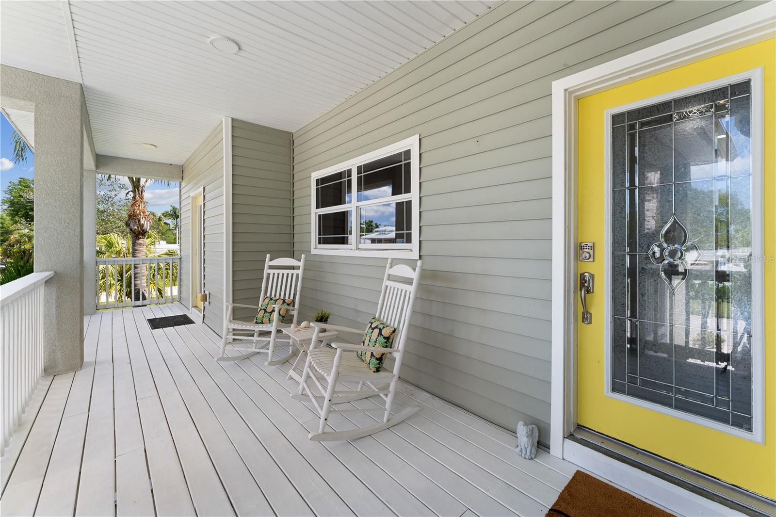 Upper Entry/Front Deck