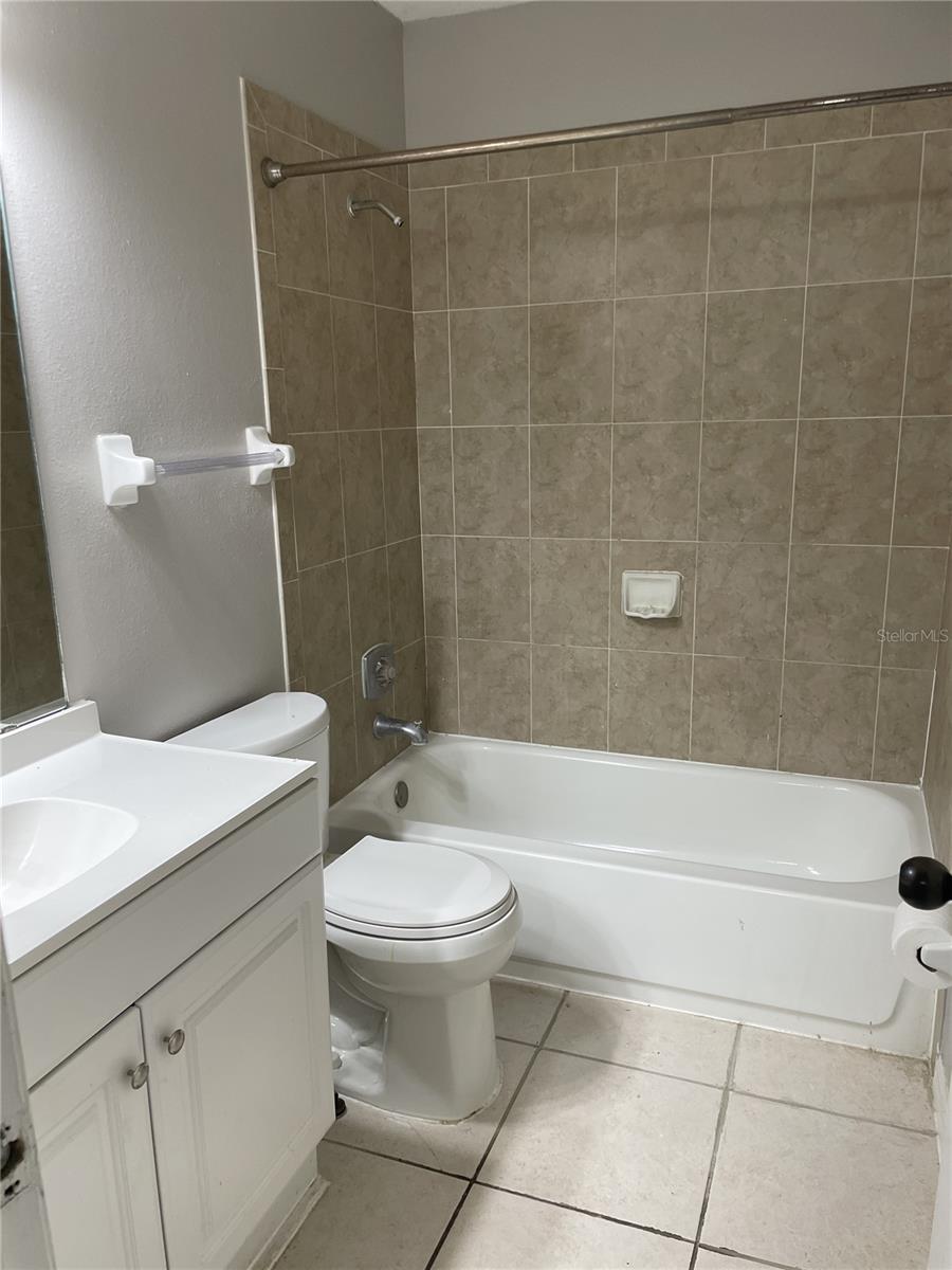 2302 Maki Rd Upstairs Bathroom