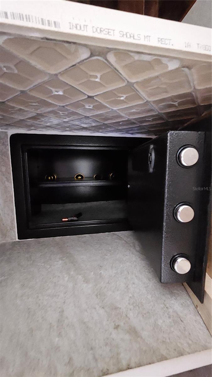 Linen Closet (Safe box)