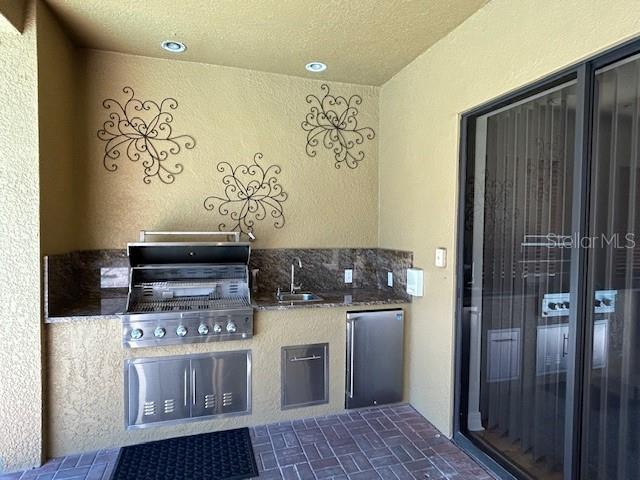 Outdoor Grill w/ Sink and Trash Container