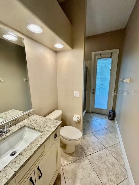 Full Pool Bath w/Shower