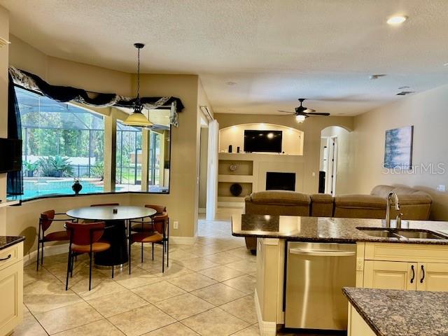 Kitchen/Dining Area/Family RoomOverlooking Pool