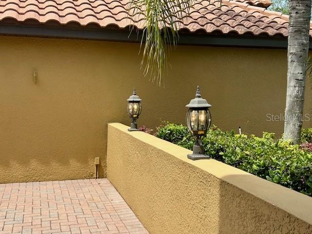 Front Separate Porch w/ Coach Lights