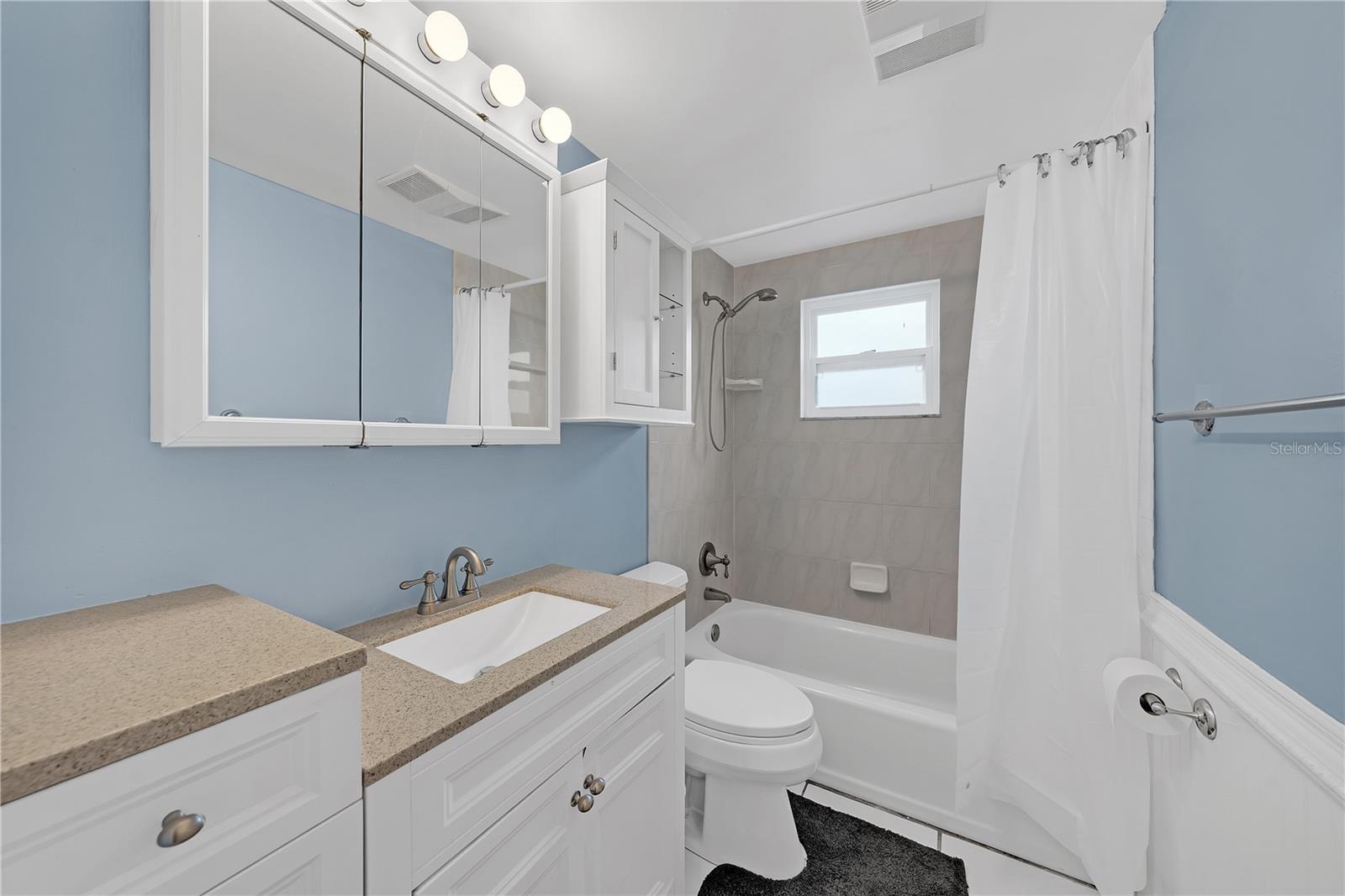 Guest bathroom with Tub /shower combo
