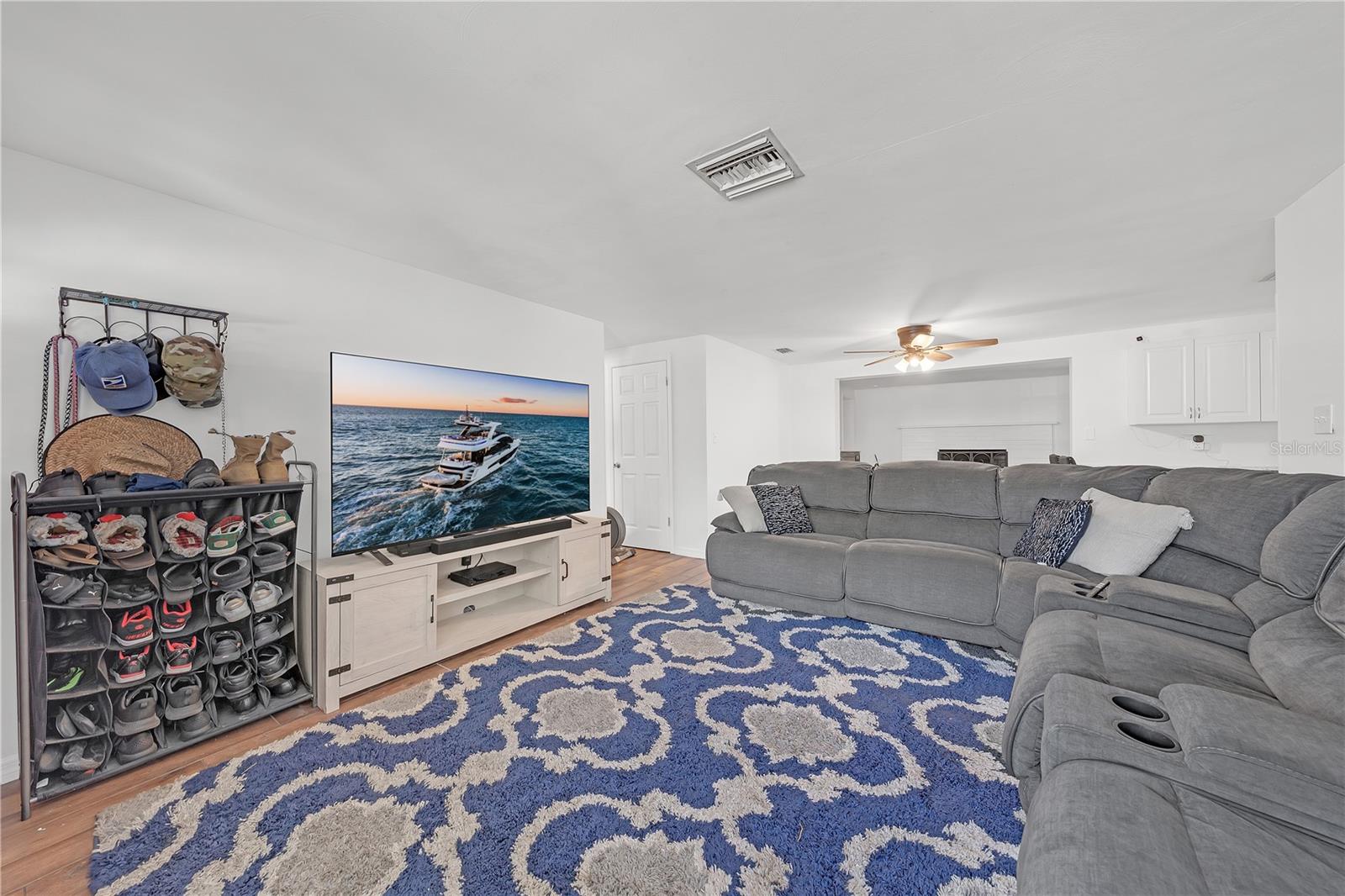 large living area with plenty of seating for family