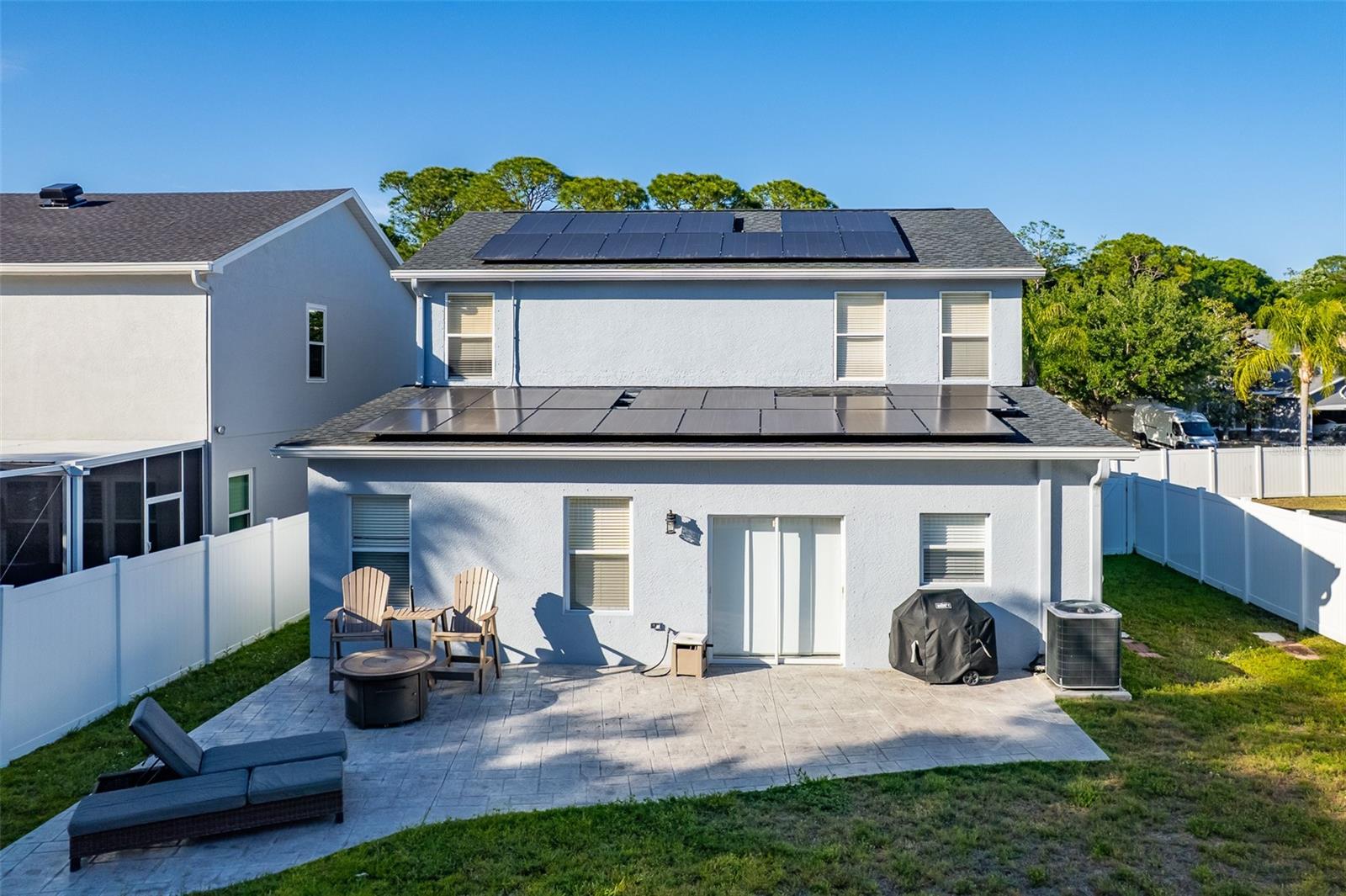 Beautiful, Secluded Neighbor next to Westchase!