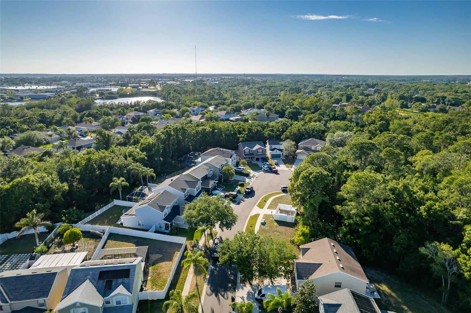 Beautiful, Secluded Neighbor next to Westchase!