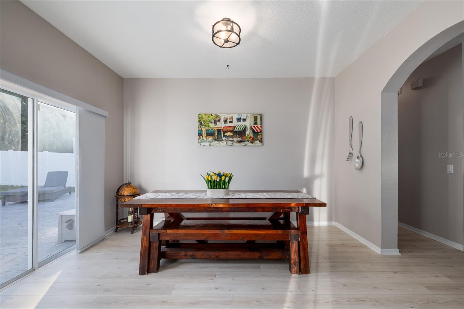 Large Owner's En-Suite with Views of Conservation!