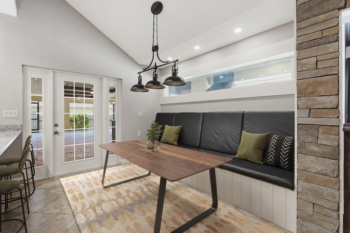 BREAKFAST NOOK! CUSTOME BUILT IN SEATING WITH STORAGE!