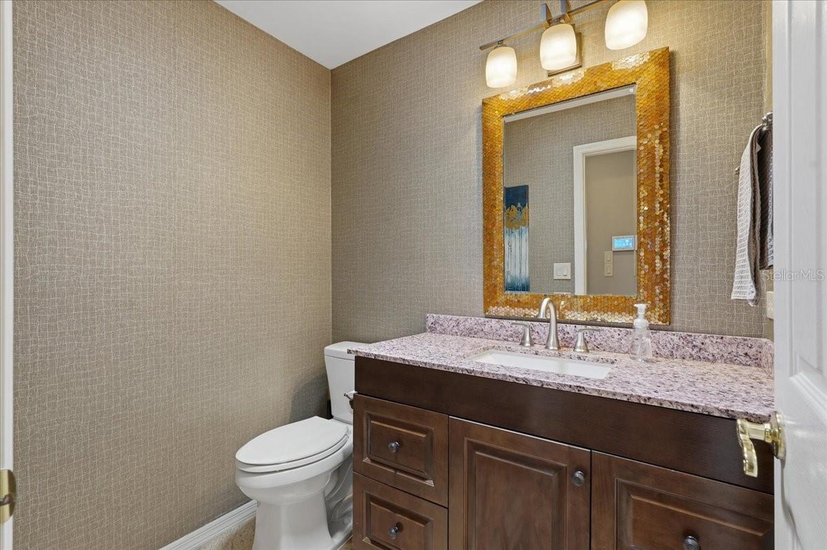 BEAUTIFULLY DESIGNED HALF BATH!