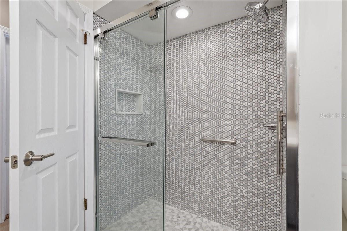 WALK IN SHOWER IN BATHROOM #4!