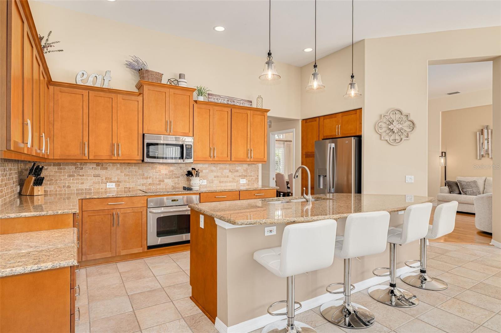 Luxurious maple cabinets!