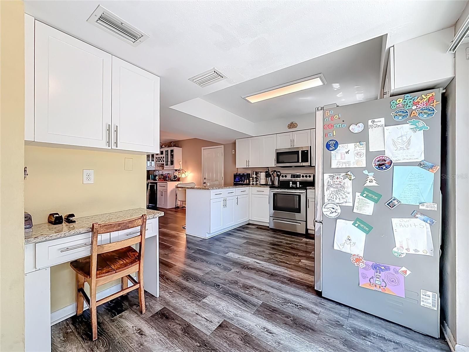 Casual Eating Area - Kitchen