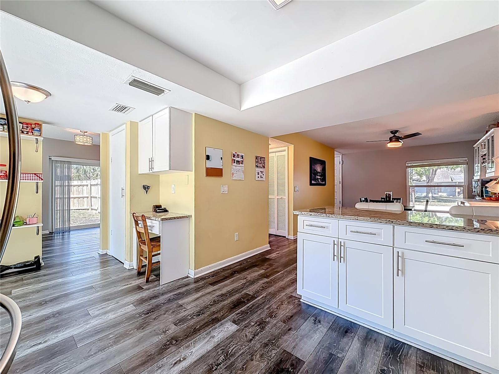 Kitchen - Casual Eating Area - Family Room