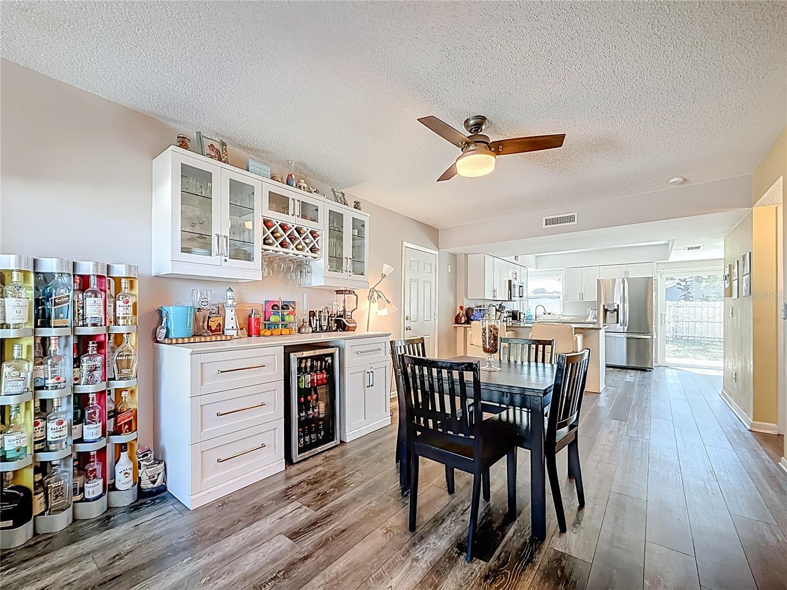 Family Room - Kitchen