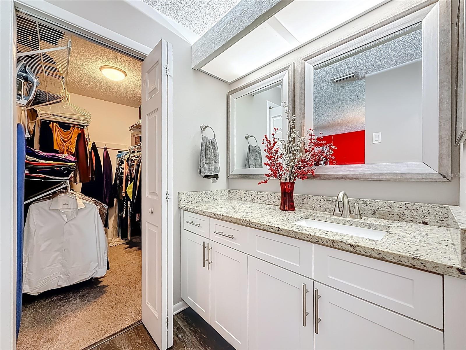 Primary En Suite - Walk-in Closet