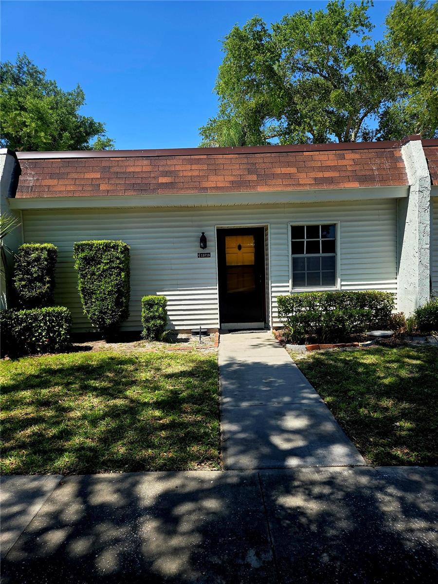 Must see. Lowest priced condo in Mission Oats in thee heart of Seminole!