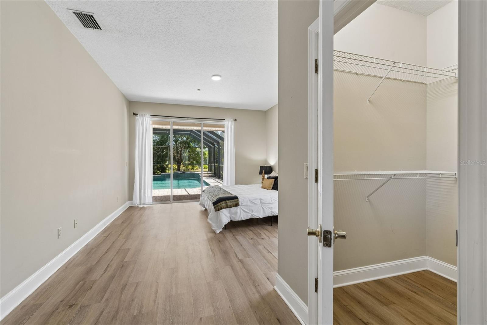 His and Hers Walk in Closets