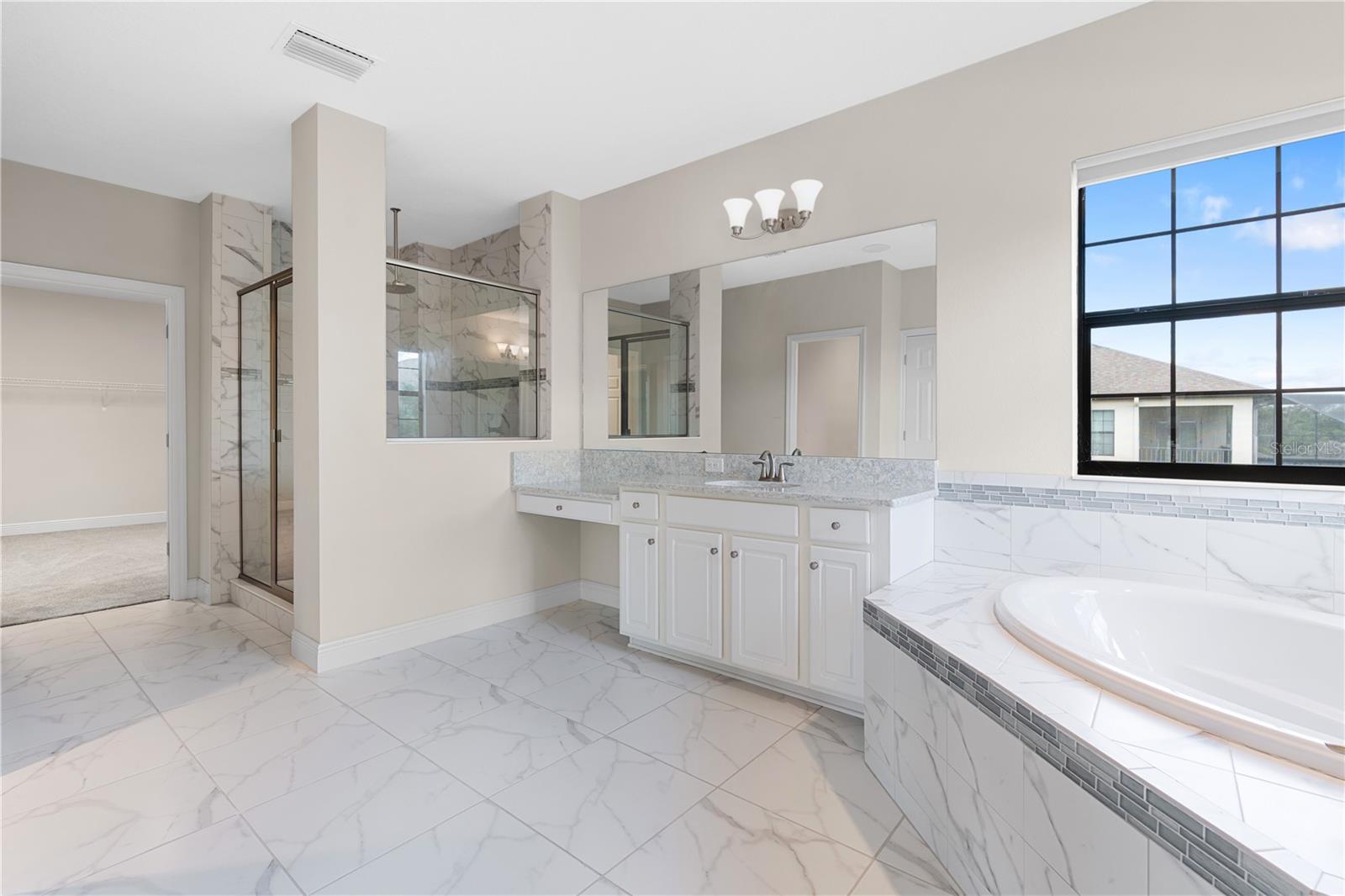 upstairs master bath 3