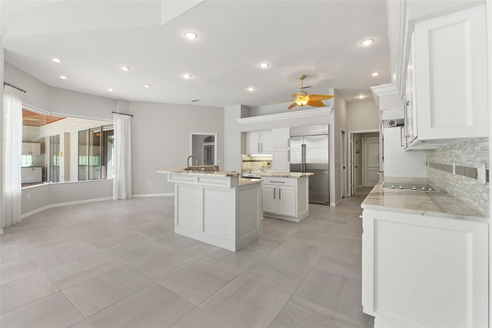 OPEN FLOORPLAN
