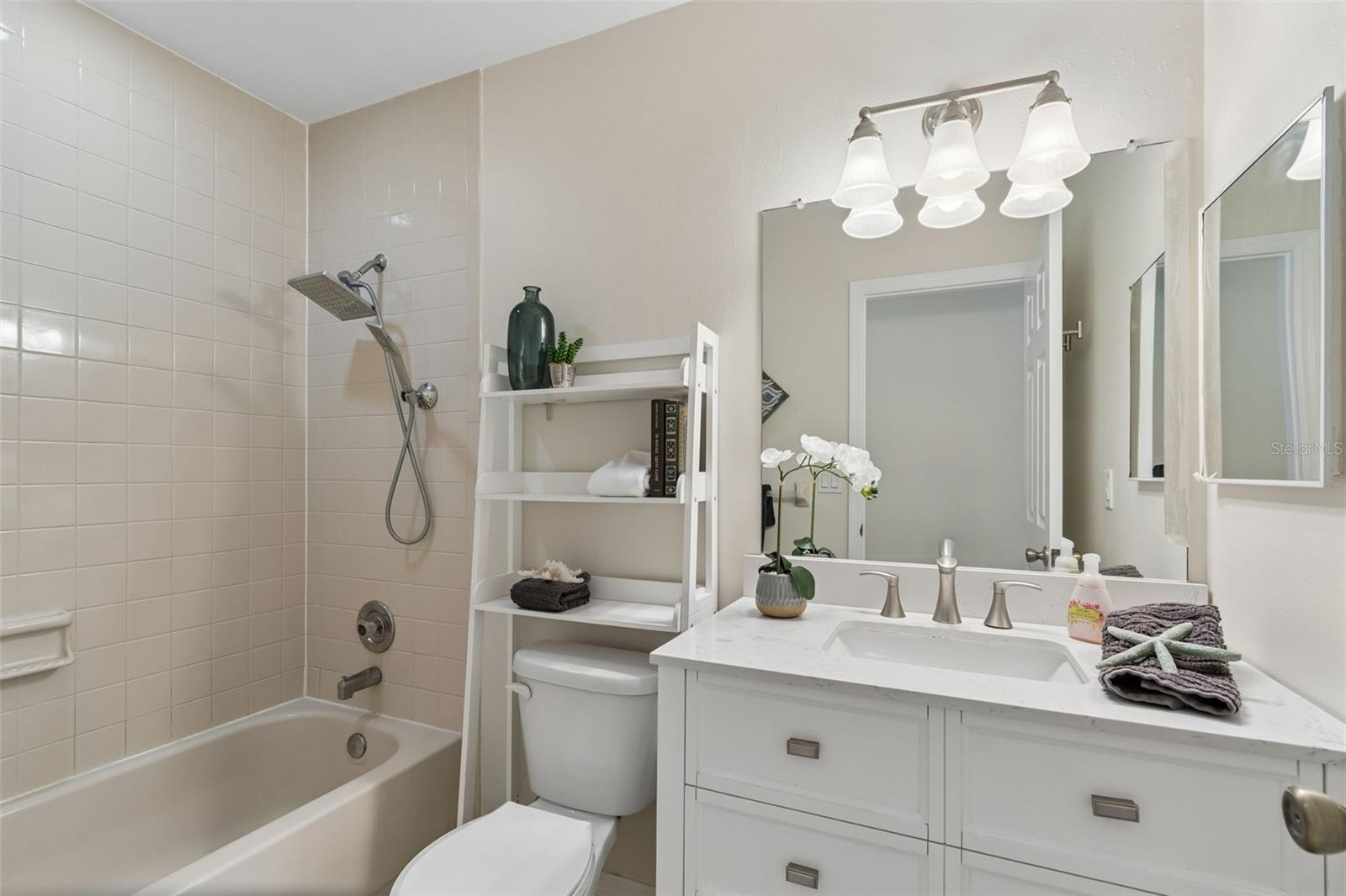 Full Bathroom in Hall