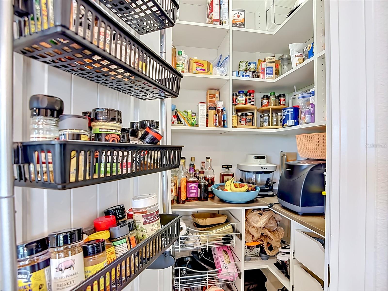 CUSTOM PANTRY