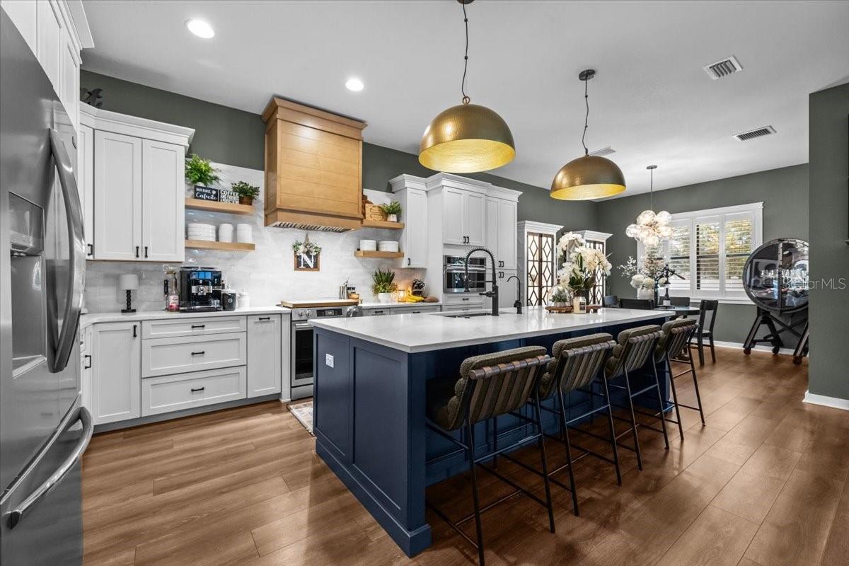 Gourmet kitchen with Island
