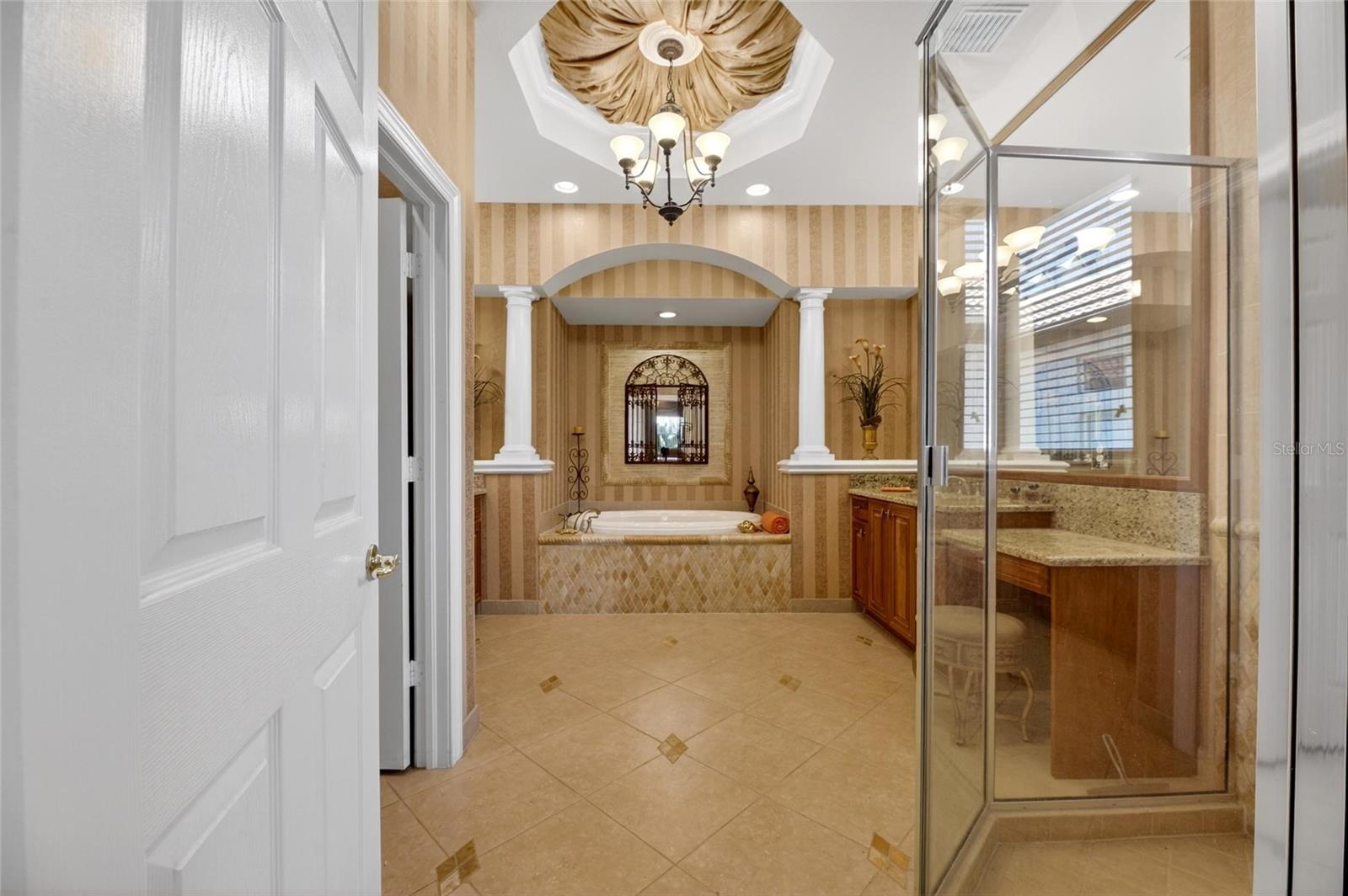 Primary En-suite Bathroom