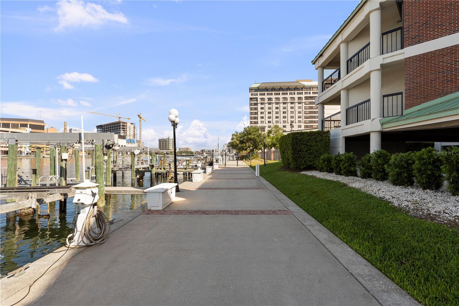 Wind side walks that lead straight to downtown!