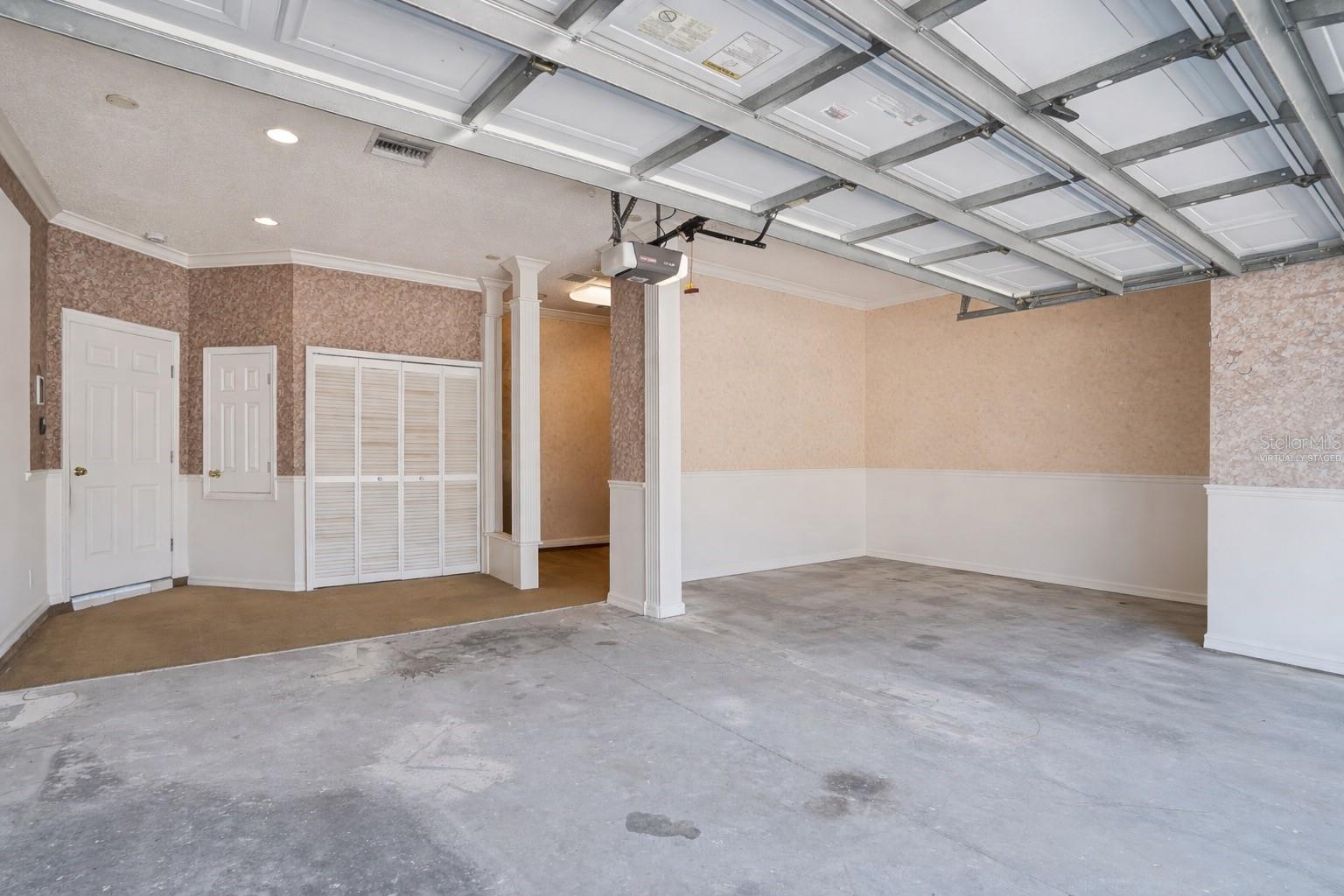 This photo has been virtually staged.