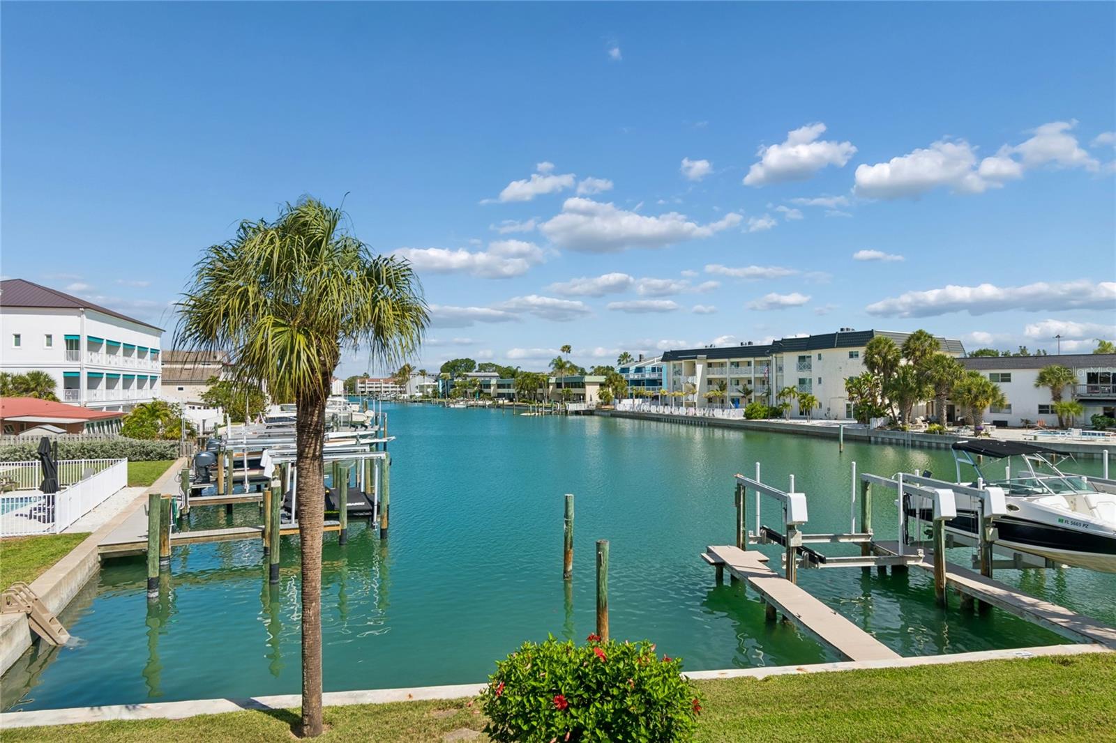 Treasure Island Waterfront, full of nature great fishing great sightseeing