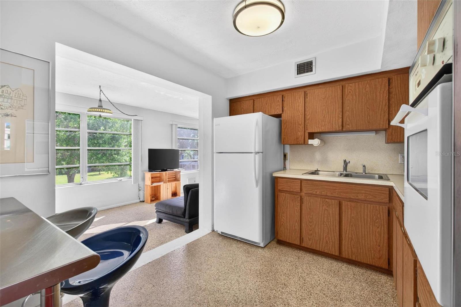 Eat in Kitchen - newer appliances