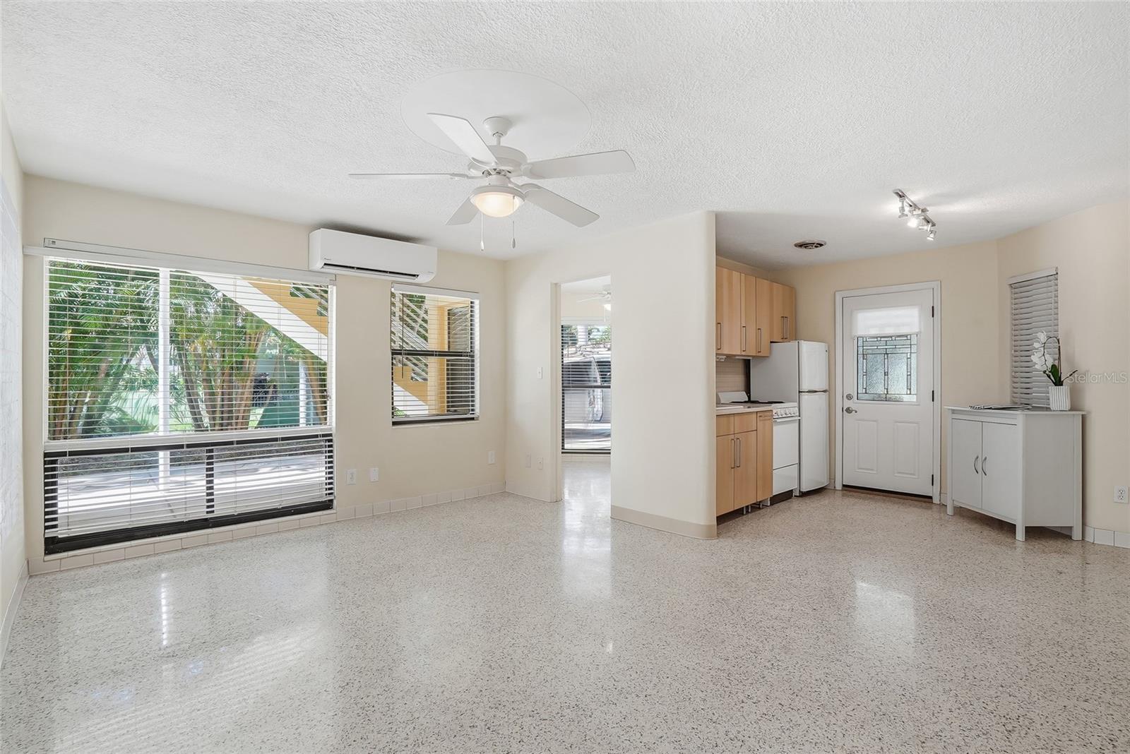 So much natural light.