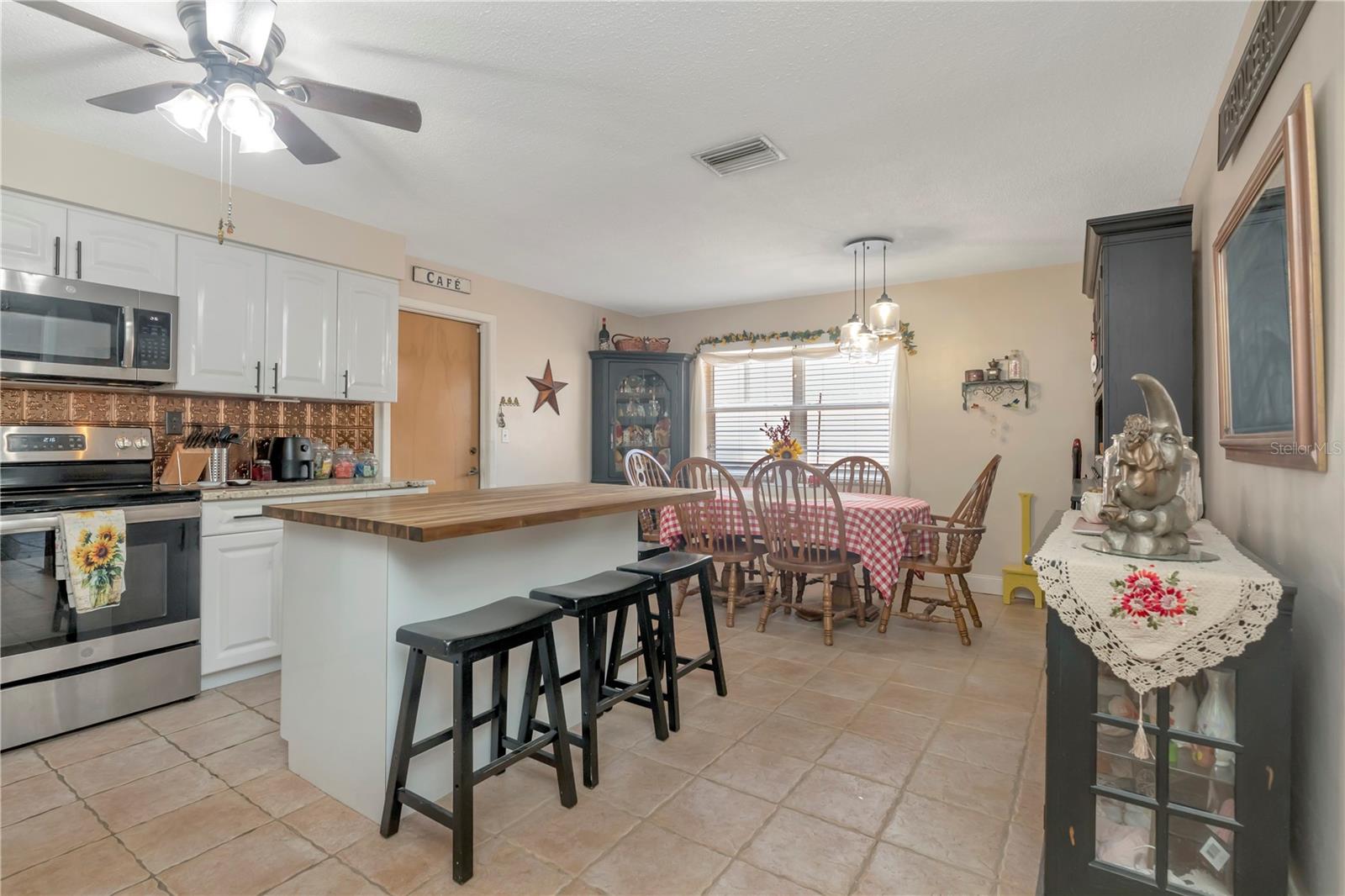Eat in kitchen with island for additonal seating