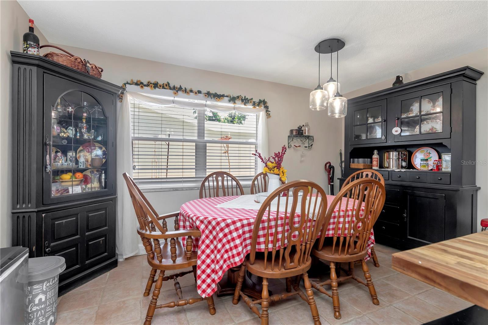 Large dining area in kitchen