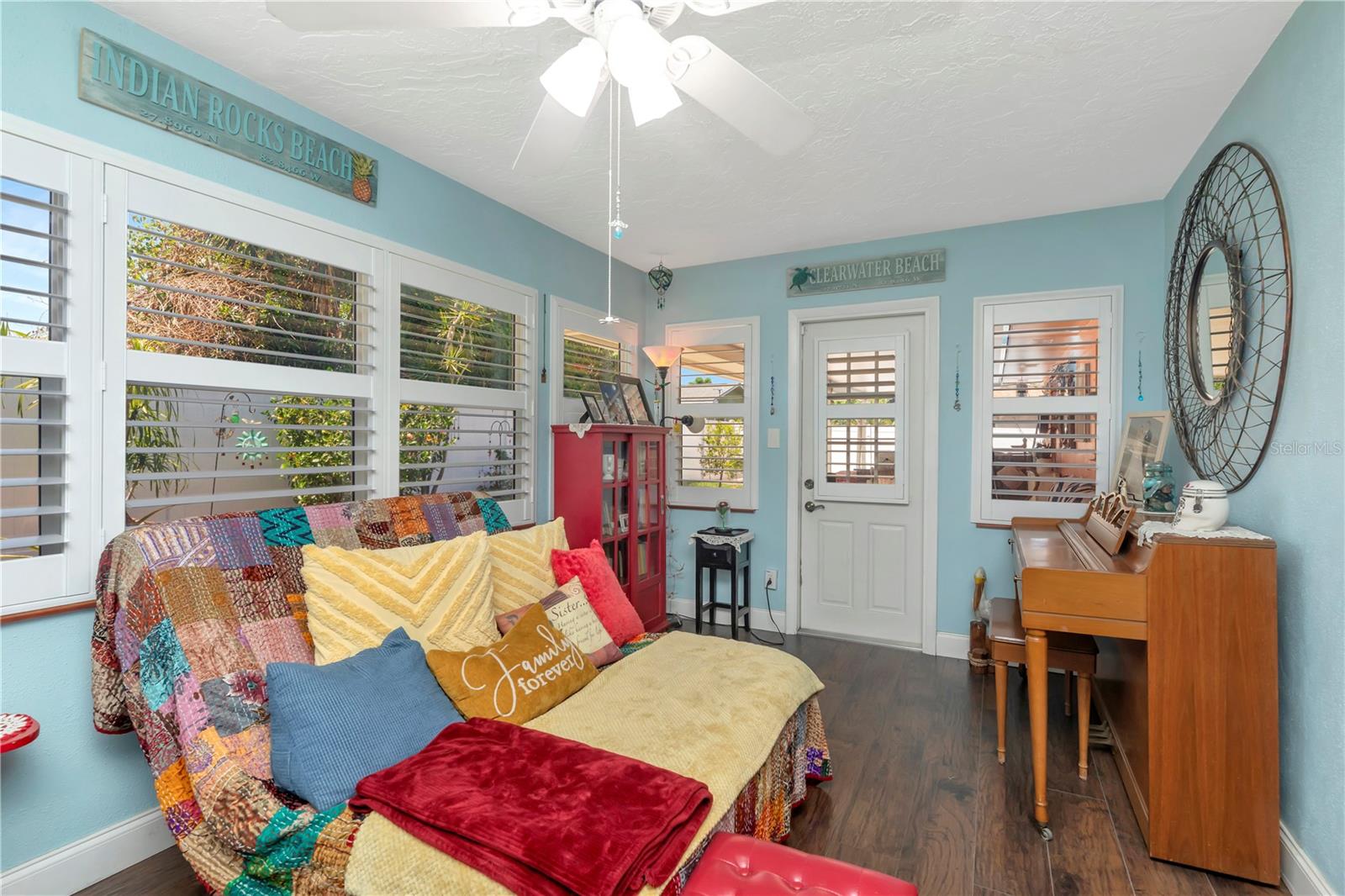 Fully enclosed Florida room, flexible space for home office, yoga retreat or whatever you need!