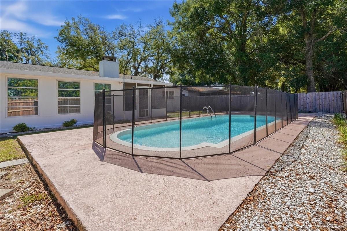 Sparking Inground Pool with Child Safety Fence