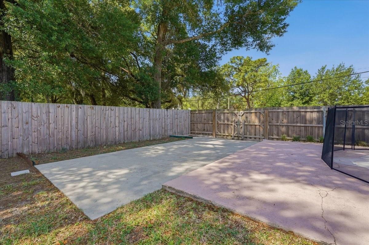Slab with Double Gate to St CloudAve